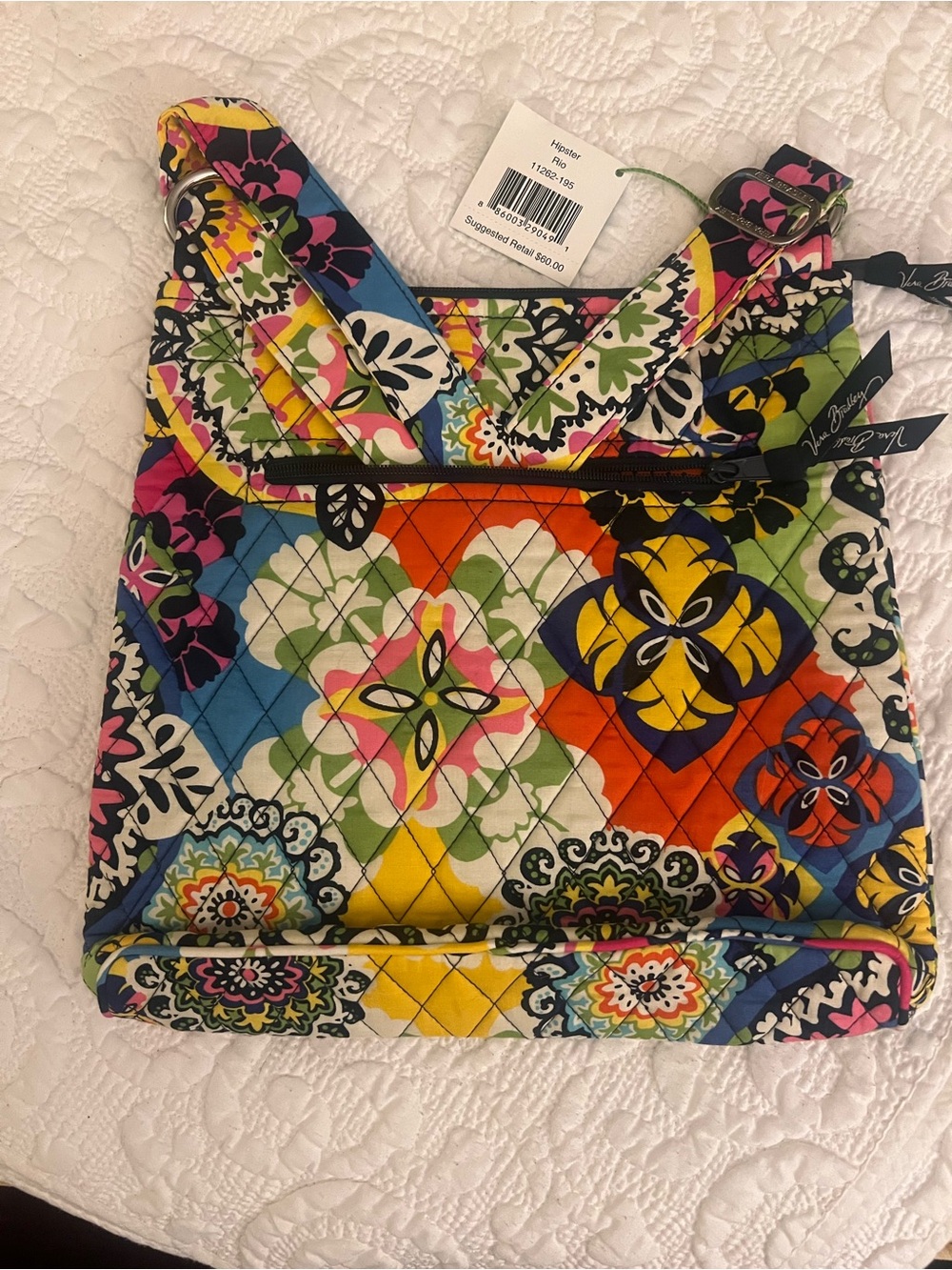 ***** *NWT- Vera Bradley Quilted Multicolor Rio pattern Crossbody Hipster Bag - Picture 1 of 6